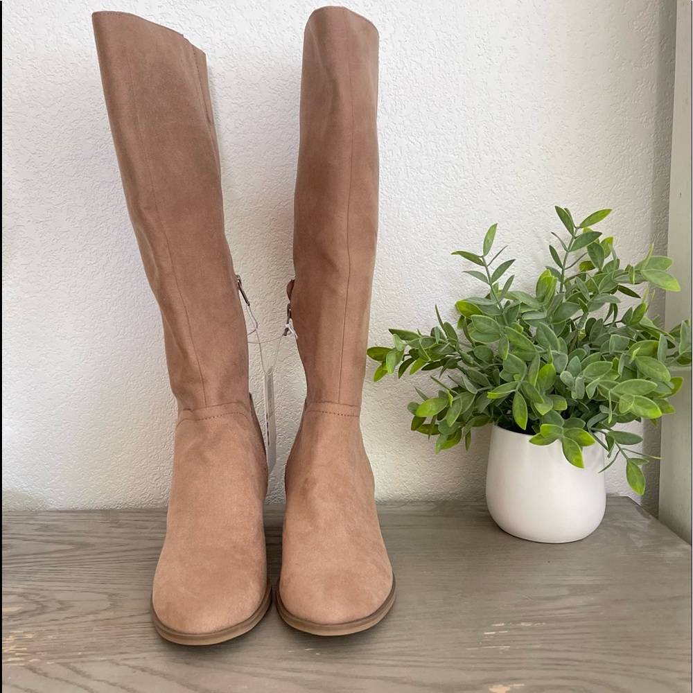 NWT suede boots! Size 7